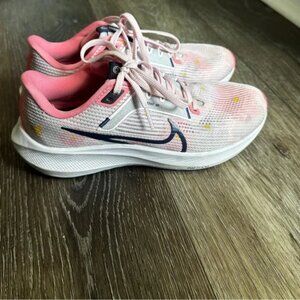 Nike Air Zoom Pegasus 40 PRM Low Pink Running Shoes DV7890-600 Women’s Size 7